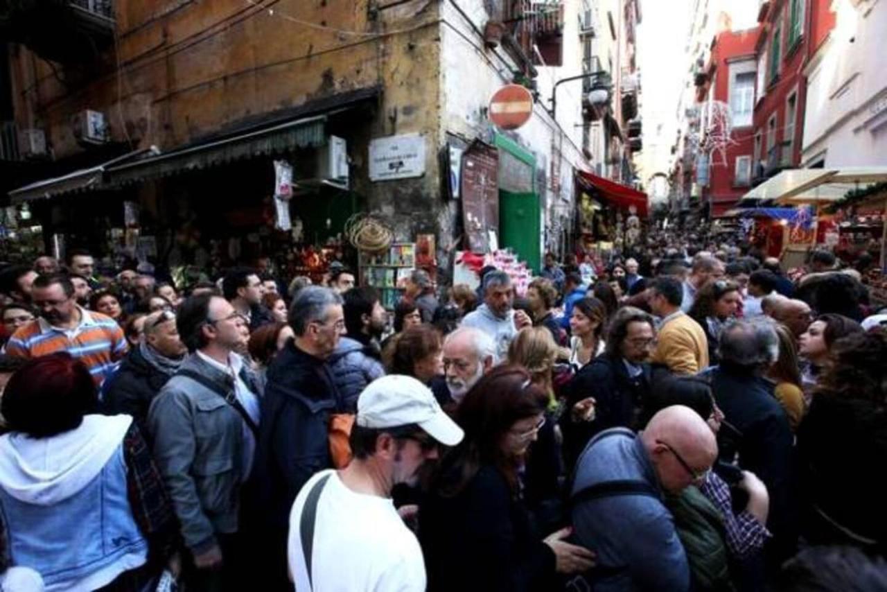 Home In Love: Vicoletto Dei Presepi Napoli Bagian luar foto