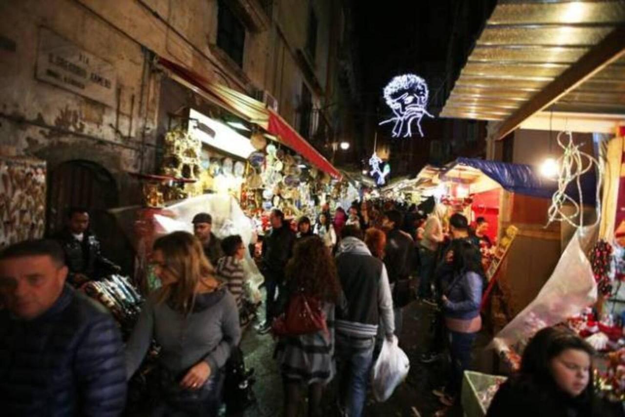 Home In Love: Vicoletto Dei Presepi Napoli Bagian luar foto